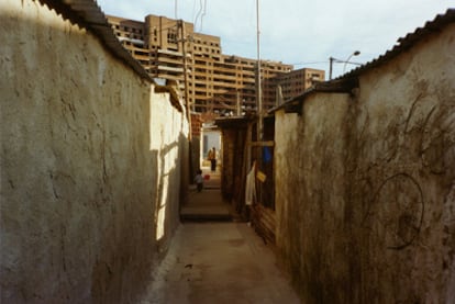 Imagen de un callejón de Ciudad Oculta