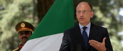 Enrico Letta durante su visita oficial a Kabul, Afganistán.