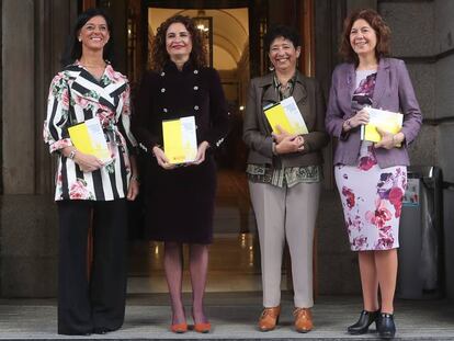 María Jesús Montero, Pilar Paneque, María José Gualda e Inés Bardón, durante la presentación de los presupuestos de 2019 el pasado enero, que finalmente no salieron adelante. 