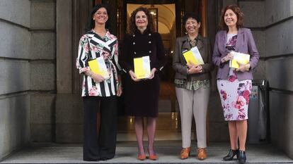 María Jesús Montero, Pilar Paneque, María José Gualda e Inés Bardón, durante la presentación de los presupuestos de 2019 el pasado enero, que finalmente no salieron adelante. 