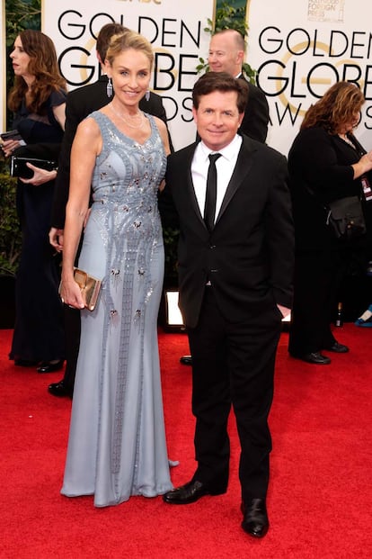 Demasiado ajustado (y de color insulso) es este vestido que luce la pareja de Michael J. Fox, Tracy Pollan.