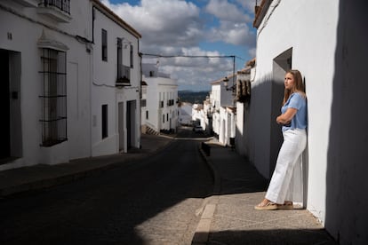 María Eugenia Rivero, vecina de la localidad gaditana de Medina Sidonia, busca con dificultad un piso de alquiler.