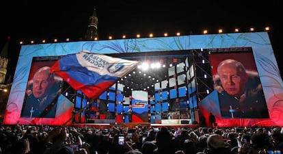 Putin se dirige a sus seguidores en Moscú.