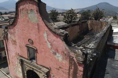 La iglesia de Nurio, devorada por las llamas de un incendio, representaba la manifestacin ms bella y de valor de todos los artesanos en la meseta purpecha.