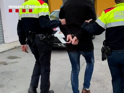 Los Mossos detienen una persona en Tarragona, en una imagen de archivo.