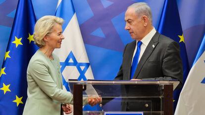 La presidenta de la Comisión Europea, Ursula von der Leyen, saludaba al primer ministro israelí, Benjamín Netanyahu, el pasado octubre en Tel Aviv.