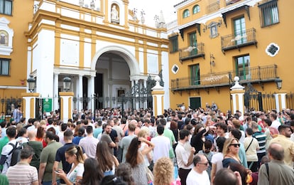 Manifestación contra la restauración de la Macarena, el miércoles.