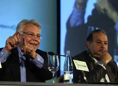 Felipe González y Carlos Slim, en la reunión de ayer del Círculo de Economía.