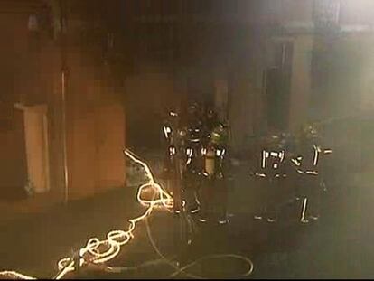 El incendio de un bazar chino obliga al desalojo de un edificio