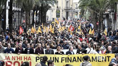 La cabeza de la manifestaci&oacute;n del 25 d&#039;Abril en Valencia. 