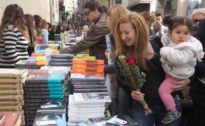 Venta de libros ayer en las calles de Lleida.