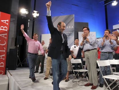 Alfredo Pérez Rubalcaba y Guillermo Fernández Vara, en Mérida.