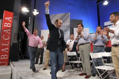 Alfredo Pérez Rubalcaba y Guillermo Fernández Vara, en Mérida.