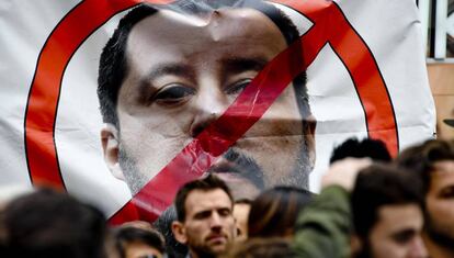 anifestación contra el vicepresidente Matteo Salvini durante su visita a Nápoles el pasado 2 de octubre. C