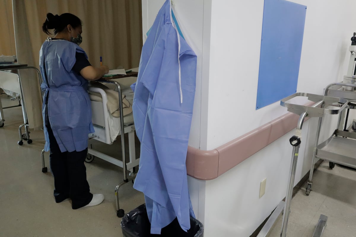 El comedor de un hospital enferma a quienes debían cuidar a los pacientes