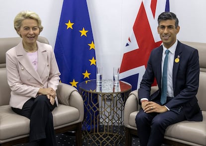 La presidenta de la Comisión Europea, Ursula von der Leyen, y el primer ministro de Reino Unidol, Rishi Sunak, durante un encuentro el 7 de noviembre de 2022.