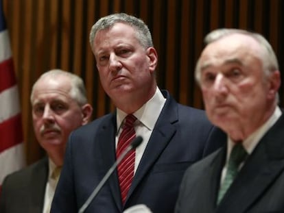 Prefeito Bill de Blasio, e seu chefe de polícia, William Bratton.