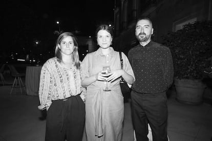 Sofía Ruiz de Velasco, directora de S Moda, Sophie Rouffet –head operations de la galeria Carlier Gebauer– y Agustín Pérez Rubio.
