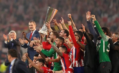 Los jugadores del Atlético de Madrid celebran su triunfo.
