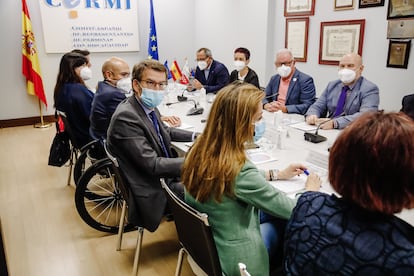 El presidente del Partido Popular, Alberto Núñez Feijóo, en una reunión con el Comité Español de Representantes de Personas con Discapacidad (CERMI) el pasado 9 de junio.