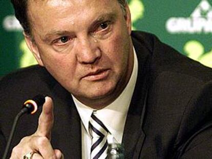Louis van Gaal, en un momento de su conferencia de prensa de ayer.