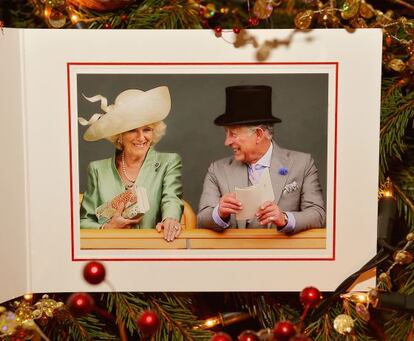 La tarjeta de Navidad de la familia real británica hace años