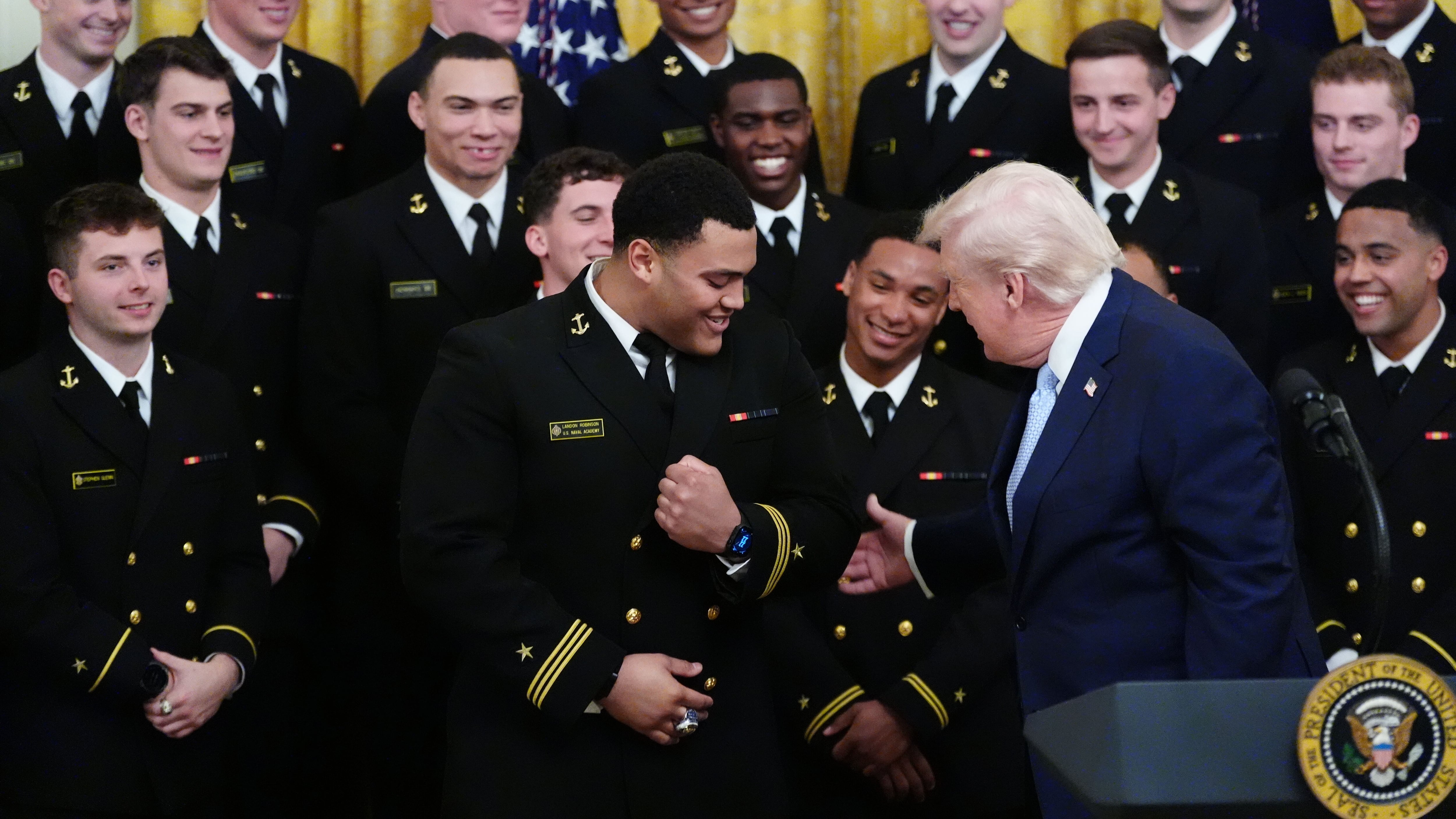 Estados Unidos redobla su presencia militar en el Golfo y envía miles de ‘marines’