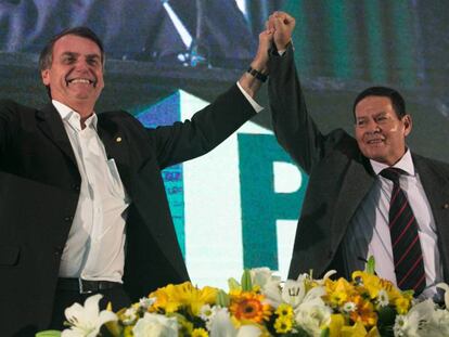 Bolsonaro e o general Hamilton Mourão, candidato a vice-presidente. 