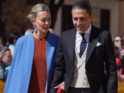 Marta Ortega, en su primera aparición pública como presidenta de Inditex junto a su marido, Carlos Torretta.