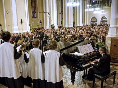 La Escolanía de Montserrat, en la catedral católica de la Inmaculada Concepción de Moscú.