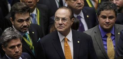 Deputados na vota&ccedil;&atilde;o do impeachment. No centro, Paulo Maluf.