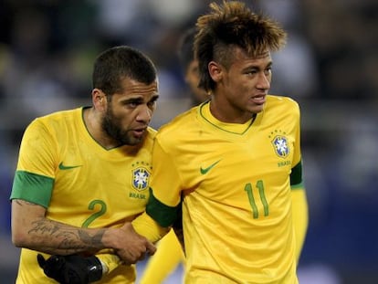 Neymar junto a Alves