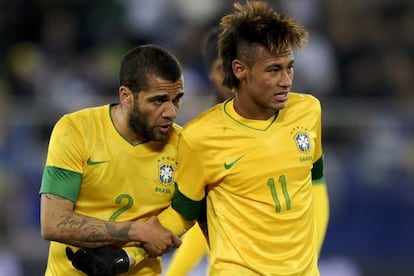 Neymar junto a Alves
