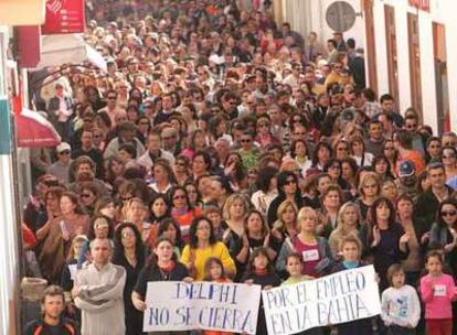Manifestación en Puerto Real en protesta por el cierre de la factoría de Delphi.