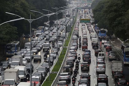 Congestionamento na avenida 23 de Maio, em S&atilde;o Paulo.