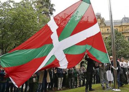 A ikurriña, bandeira oficial do País Basco.