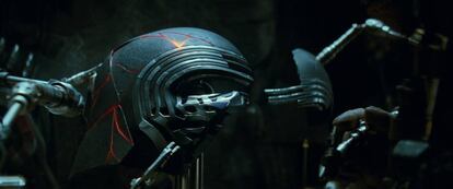 El casco de Kylo Ren.