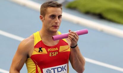 El atleta español Eduard Viles, antes de la prueba del 4x100m.