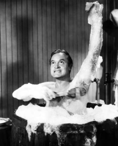 Bob Hope dándose un baño en la película 'El hijo de Carapálida' (1952).