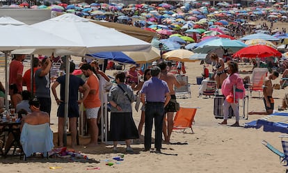 Playa de Regla, en Chipiona (Cádiz), este sábado.