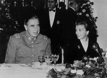 Augusto Pinochet y María Estela Martínez de Perón