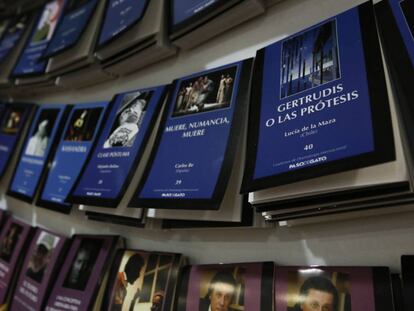 Publicaciones teatrales expuestas en la librer&iacute;a Yorick de Madrid.