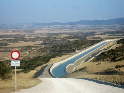 Vista del tramo nueve del Canal de Navarra, en el municipio de Pitillas.