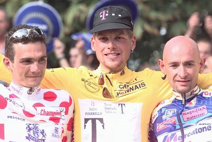 La victoria aplastante de Jan Ullrich en 1997, con solo 23 a?os, pareca el principio de una carrera fulgurante, pero se vio ensombrecida por los escndalos de dopaje y extradeportivos, las lesiones y el dominio de Lanca Armstrong al principio del siglo XXI.