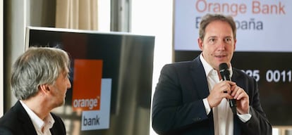 Narciso Perales, director general de Orange Bank, y Laurent Paillassot, CEO de Orange.