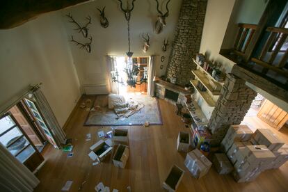 Interior del chalet desalojado, en la urbanización Los Peñascales, en Torrelodones.