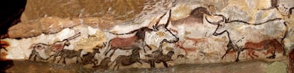 Panel con pinturas rupestres de la cueva de Lascaux, en Francia.