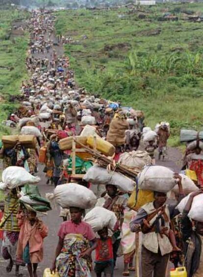 Desplazados a  la frontera entre Ruanda y Zaire en 1996.