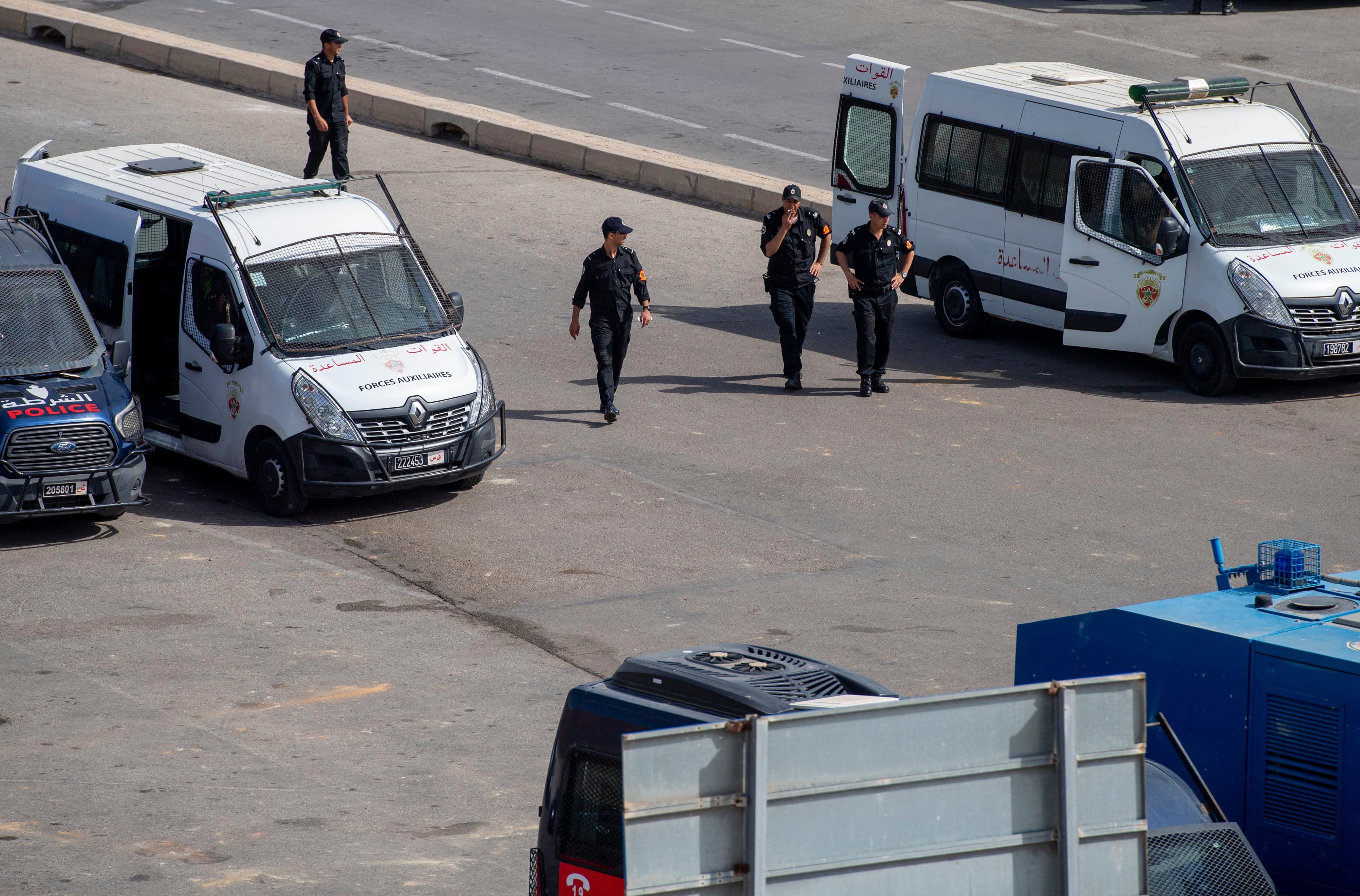 El blindaje policial marroquí devuelve la calma a la frontera de Ceuta tras los intentos de entrada de cientos de migrantes 