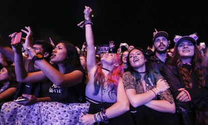 Jóvenes en las primeras filas del público, durante el festival Mad Cool en 2017.